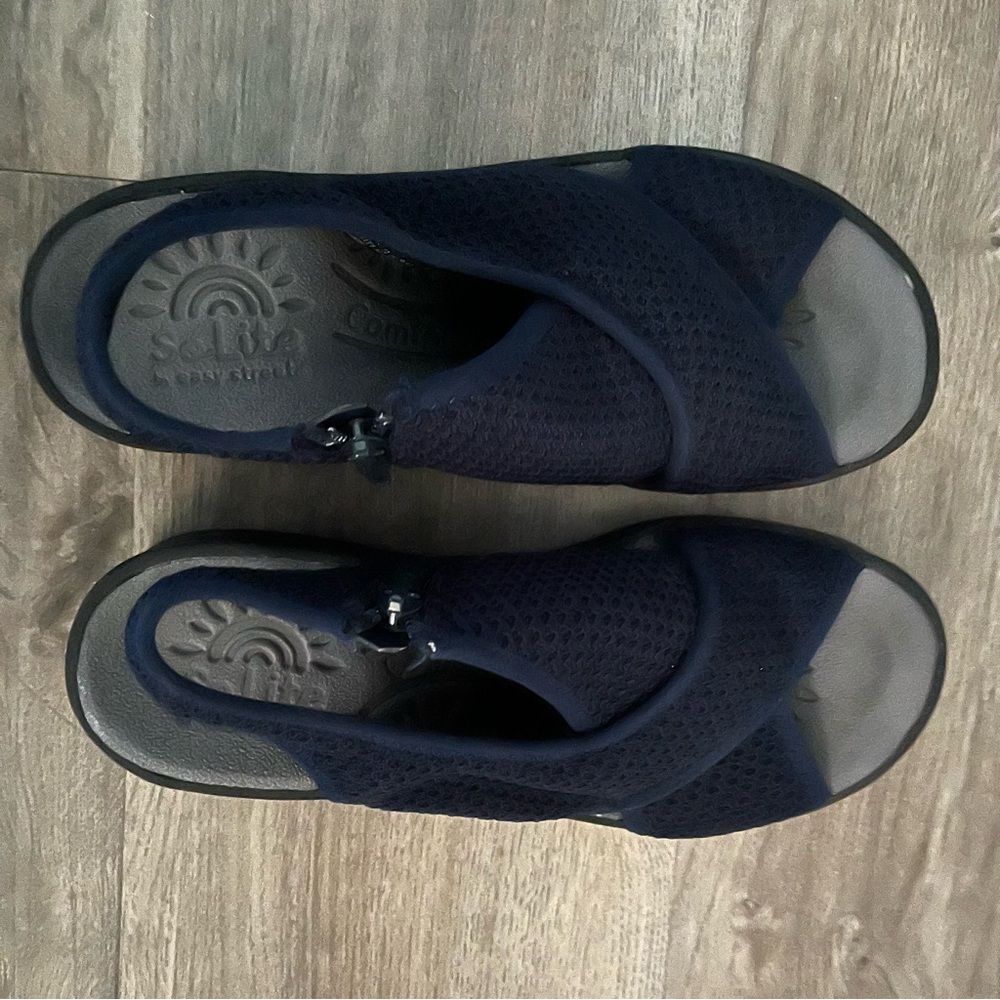 Easy Street Women's Navy Blue Sandals